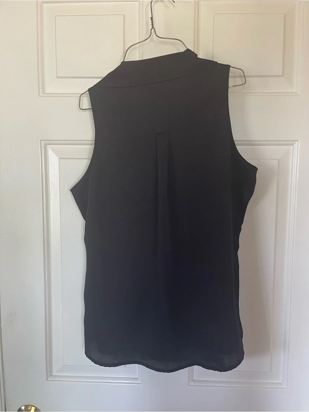 Express Sleeveless Black Button-Down Collared Blouse